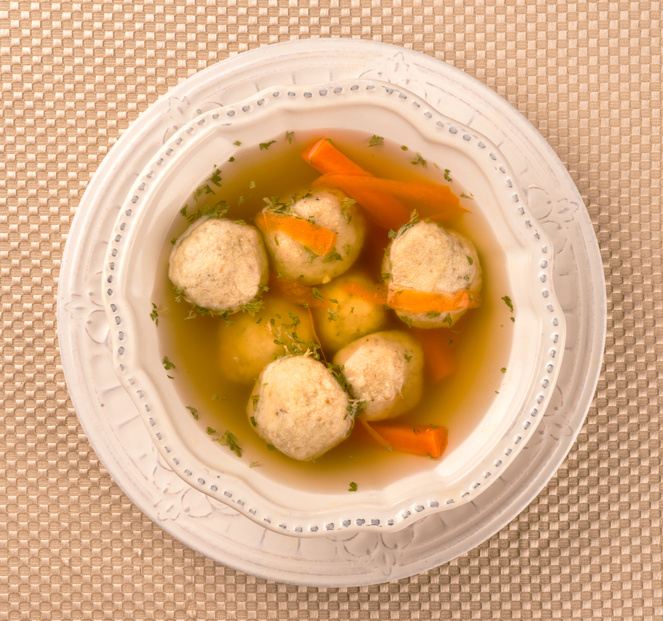 Traditional Matzah Ball Soup 